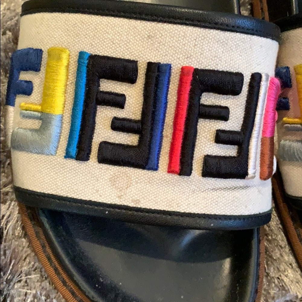 FENDI Logo Multicolor Slides - Picture 4 of 8